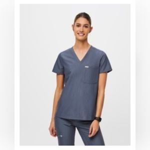 Catarina one pocket scrub top